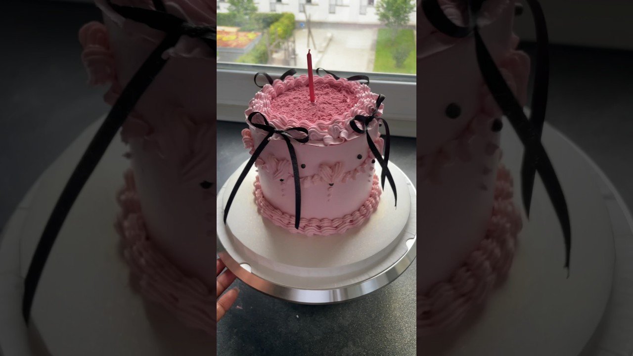 I loveee glitter on cakes #reels #cake #cakedecorating #torte #backen #rezept #baking