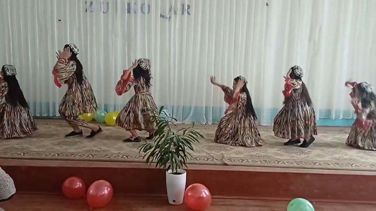 Sanamgina raqsada Termiz tumani 17-sonli maktab 5-6 sinf terma raqqos qizlari