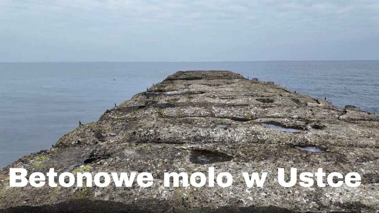 Betonowe molo w Ustce i cześć bunkr&oacute;w