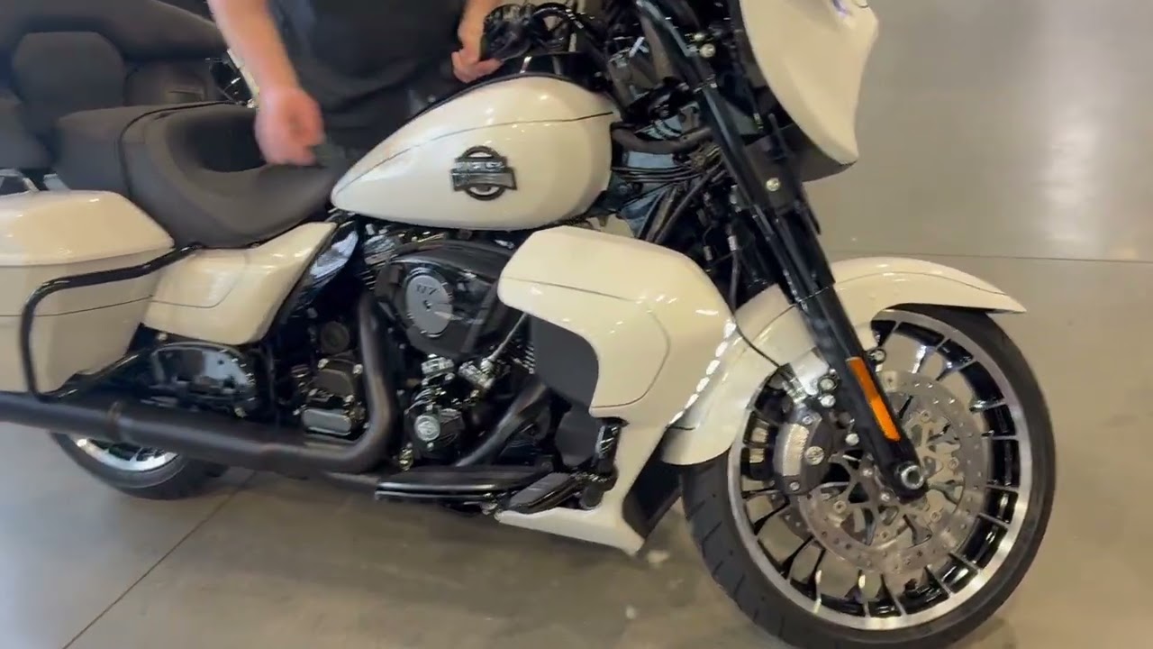 2026 Street Glide Limited - White Onyx Pearl | Harley-Davidson of Fargo
