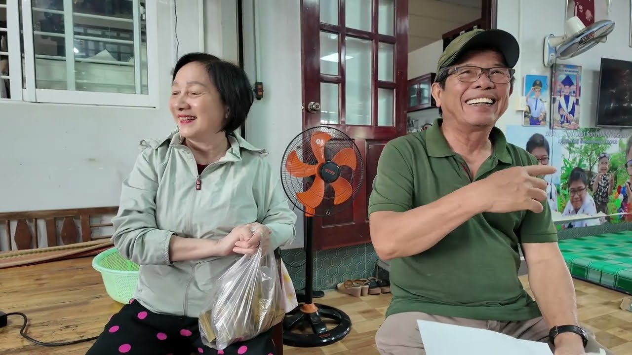Cậu mợ 7 về chơi