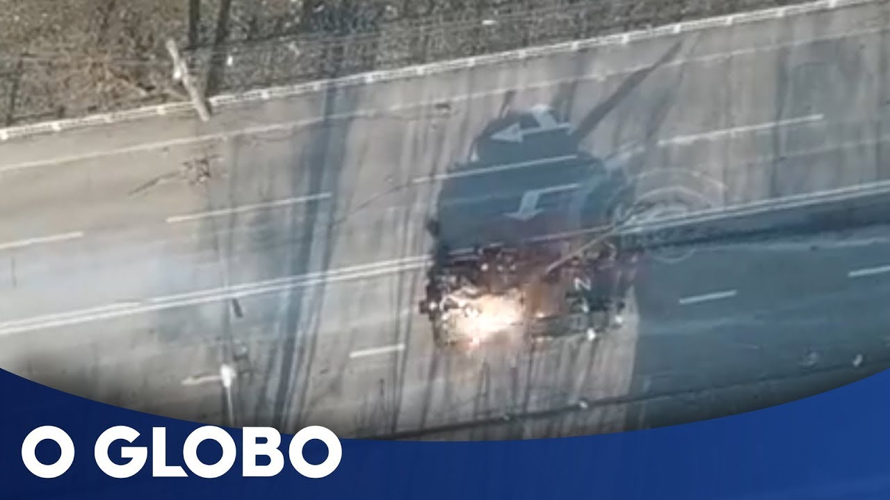 Guerra na Ucrânia: veículo blindado é atacado em Mariupol