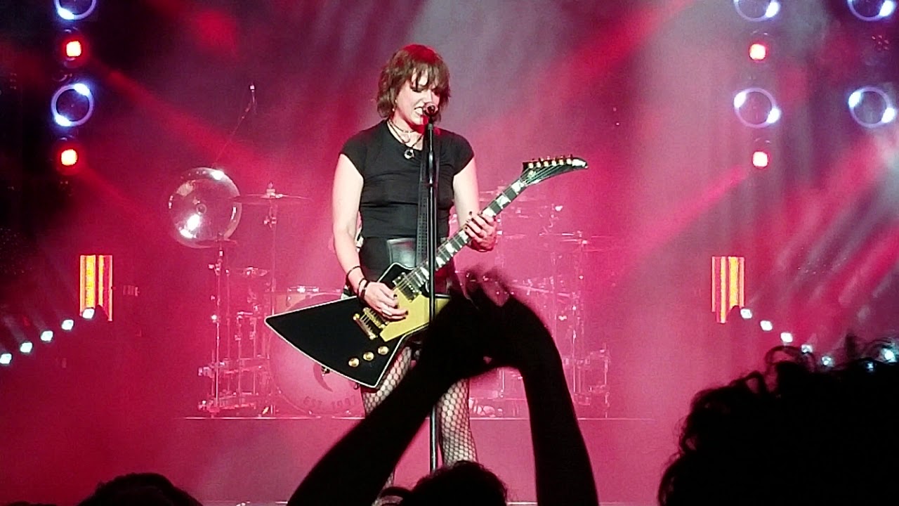 UNCOMFORTABLE HALESTORM LIVE SILVERSTEIN EYES ARENA INDEPENDENCE MO 7 27 2018