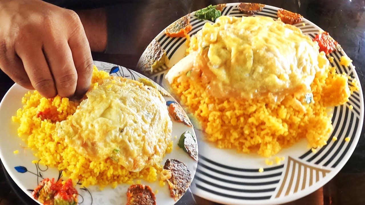 Eating Khuder Khichuri With Bhorta , Egg Omelet - Insar Alir Khuder Vaka, Keraniganj