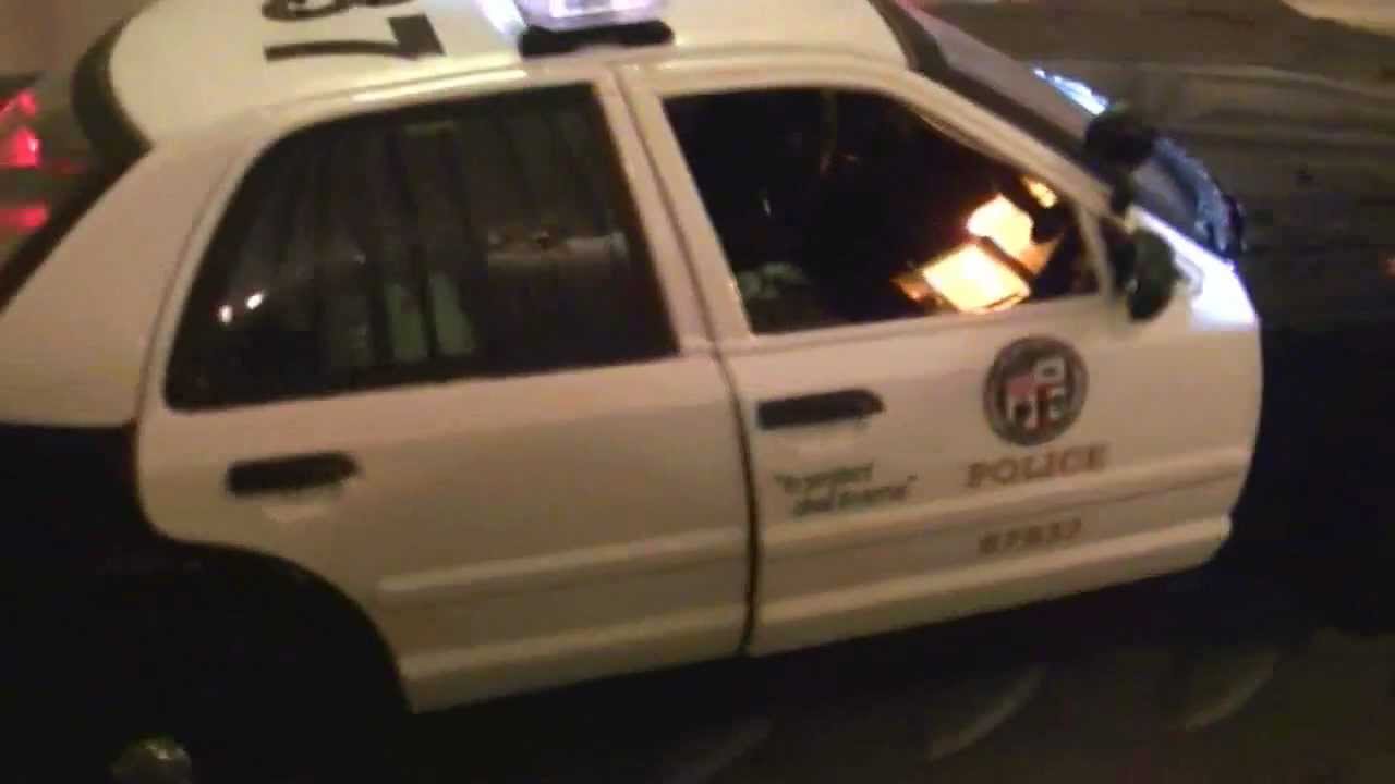 Motormax 1:18 Scale LAPD Police Car Unit with Lights & Siren - The Nicest One I Have :)