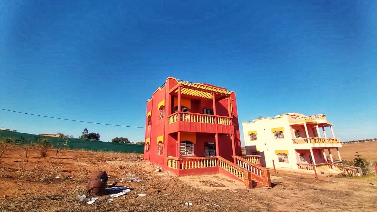 مدينة تيفلت مزرعة محفظة مساحتها هكتار 160 متر تمن 80 مليون 212661247058