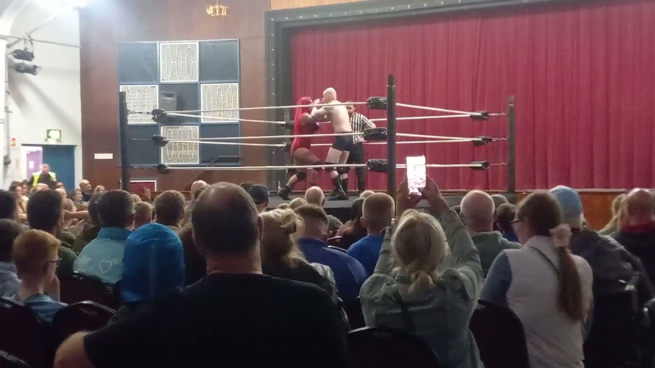 STEVE STRONG VS HERA (MAN VS WOMEN)