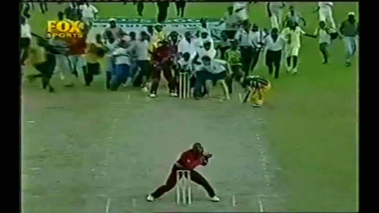 Top 10 Funniest moments in cricket history v2