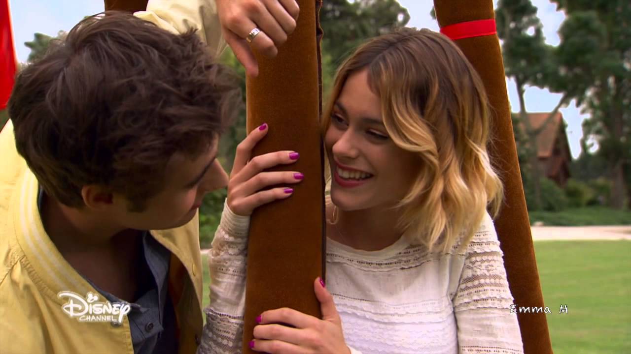 León le da una sorpresa de cumpleaños a Violetta (03x01)