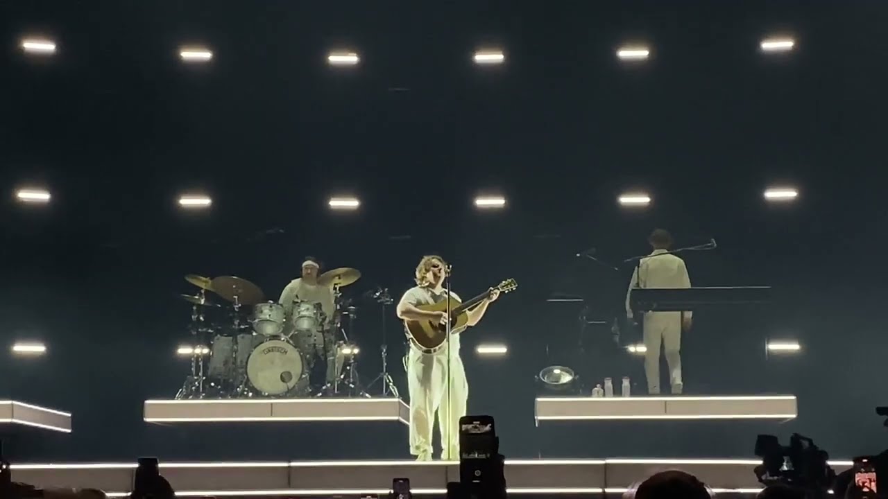 Lewis Capaldi - Before You Go (LIVE IN REPUBLIC CEKO) 25 FEBRUARY 2023