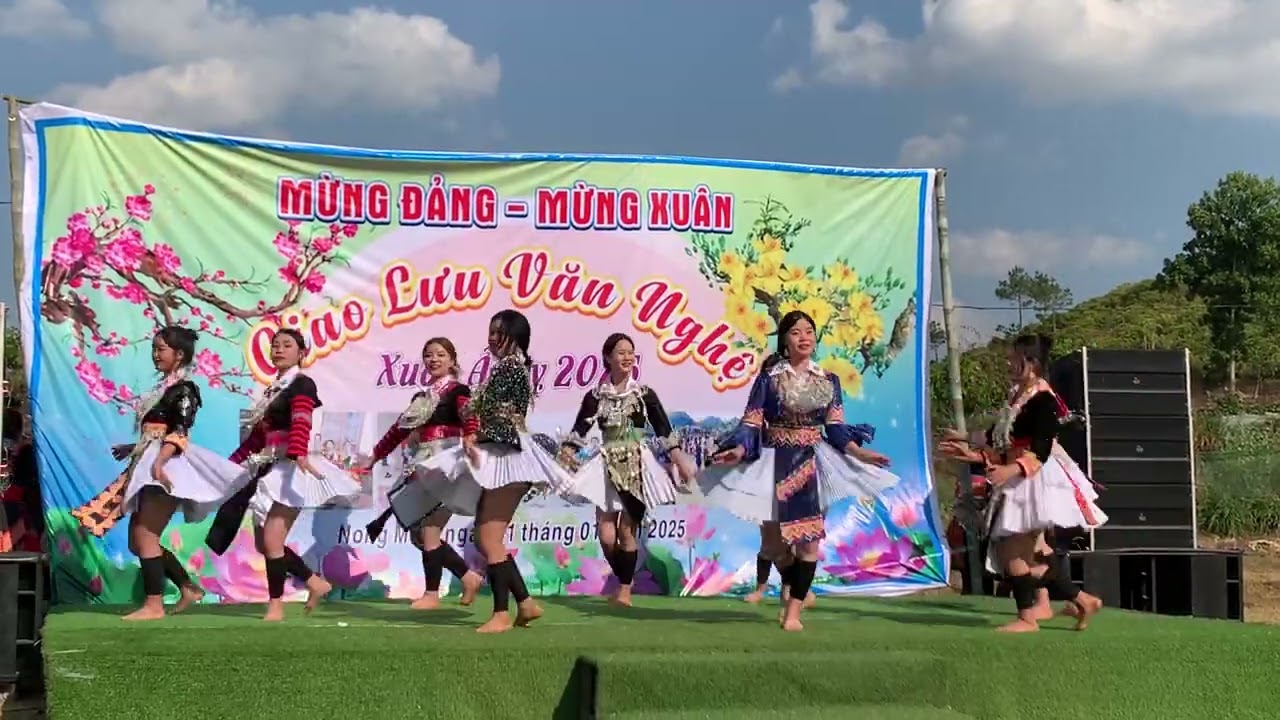 Tsiab Peb Caug Nong Mòn 2025 ( Nkauj Hmoob Sơn Tra )
