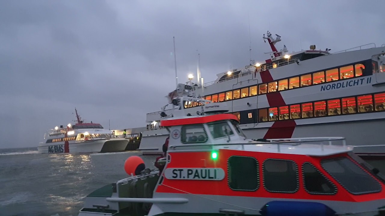 #Borkum 🛥 - #Katamaran Nordlicht2 im #Hafen mit dem Nordlicht1⚓⛵ & die St. Pauli #DGzRS ⛑ 11.12.2021