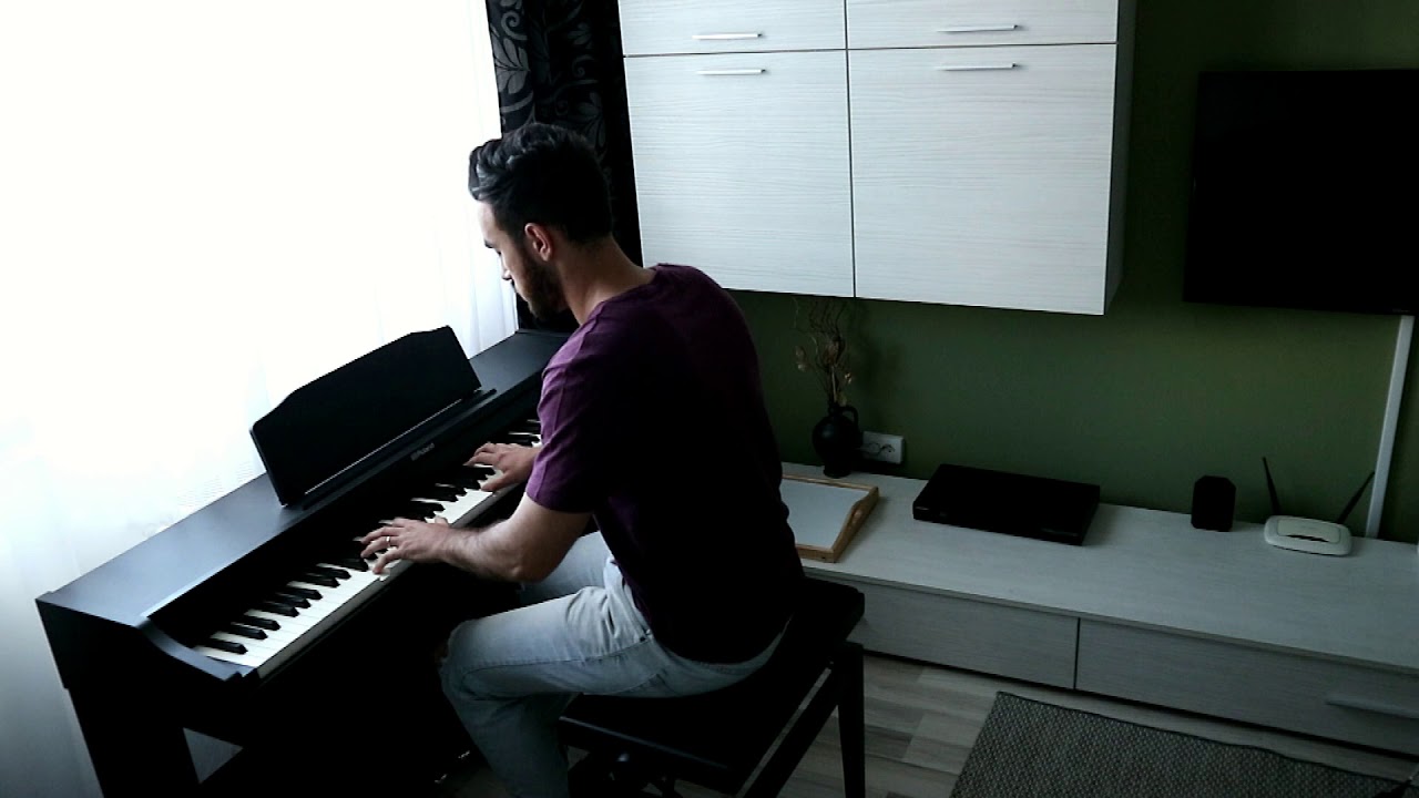 Nuvole Bianche - Ludovico Einaudi ~ Piano Cover Roland RP-102