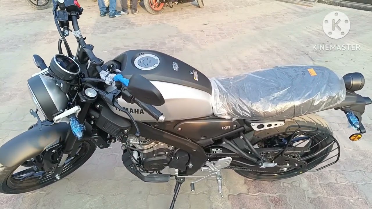 Yahmah  XSR, Yamaha XSR , stylish but not for daily use  as it is sports bike little heavy 