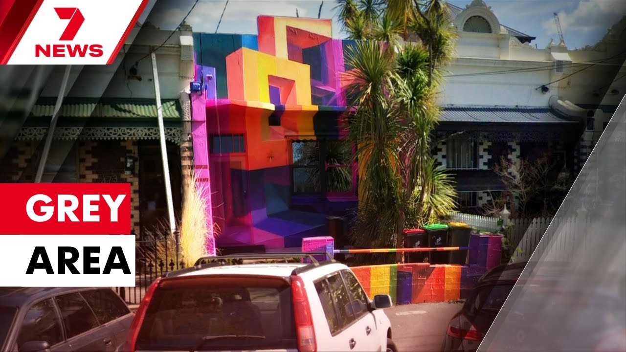 The splash of colour that's dividing Fitzroy North - Is it legal? | 7NEWS
