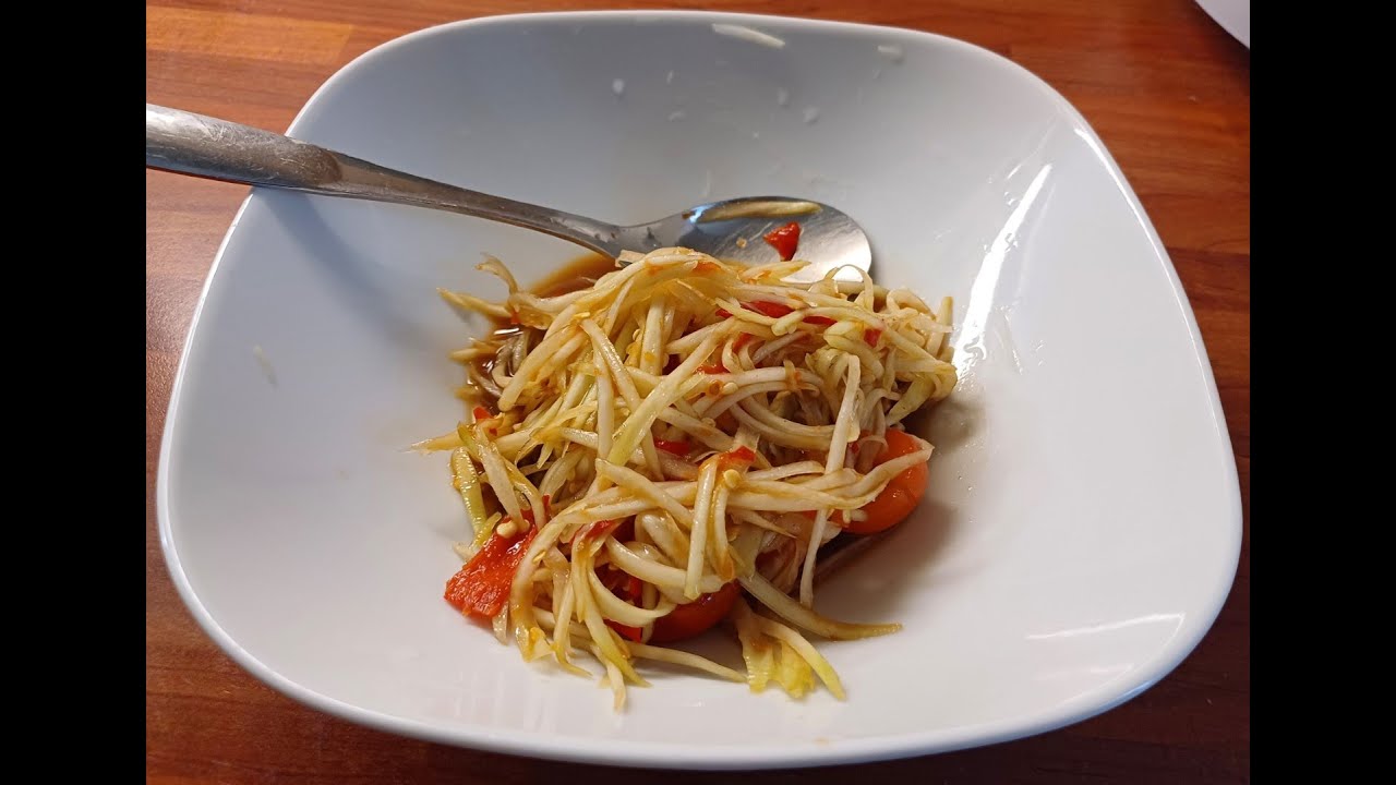 SOM TAM eli papaija pok pok, thaimaalainen tulinen salaatti eli ส้มตำ