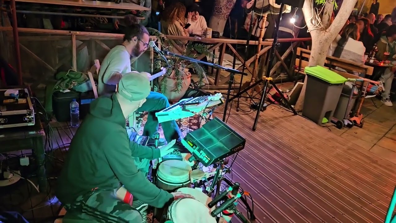 Ya Na Ma Na - live at Hoi Polloi
