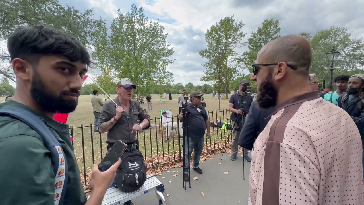 Brave Muslim confronts Muslim haters at London's speakers corner