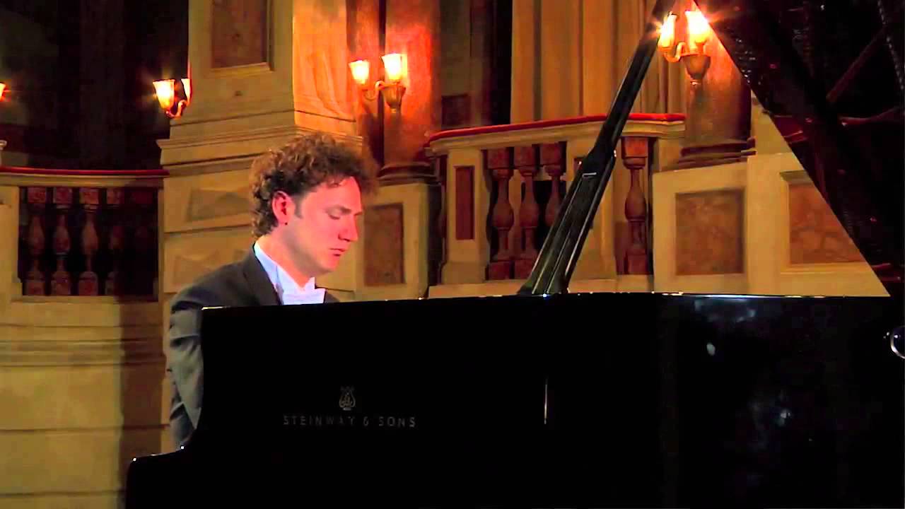 Giuseppe Albanese plays Debussy - Suite bergamasque: Passepied