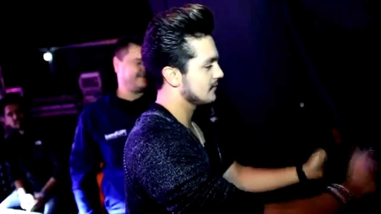 Luan Santana faz surpresa antes do show para o público