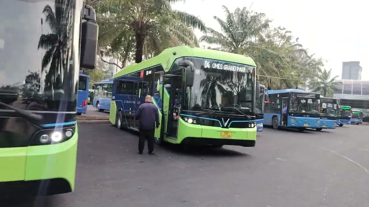 Bến xe bus Tp. Hồ chí Minh, góc đường Cống Quỳnh và Phạm Ngũ Lão..