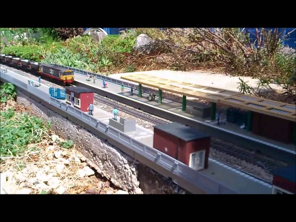 Hampton Field Railway - Here comes the sun! July 2014