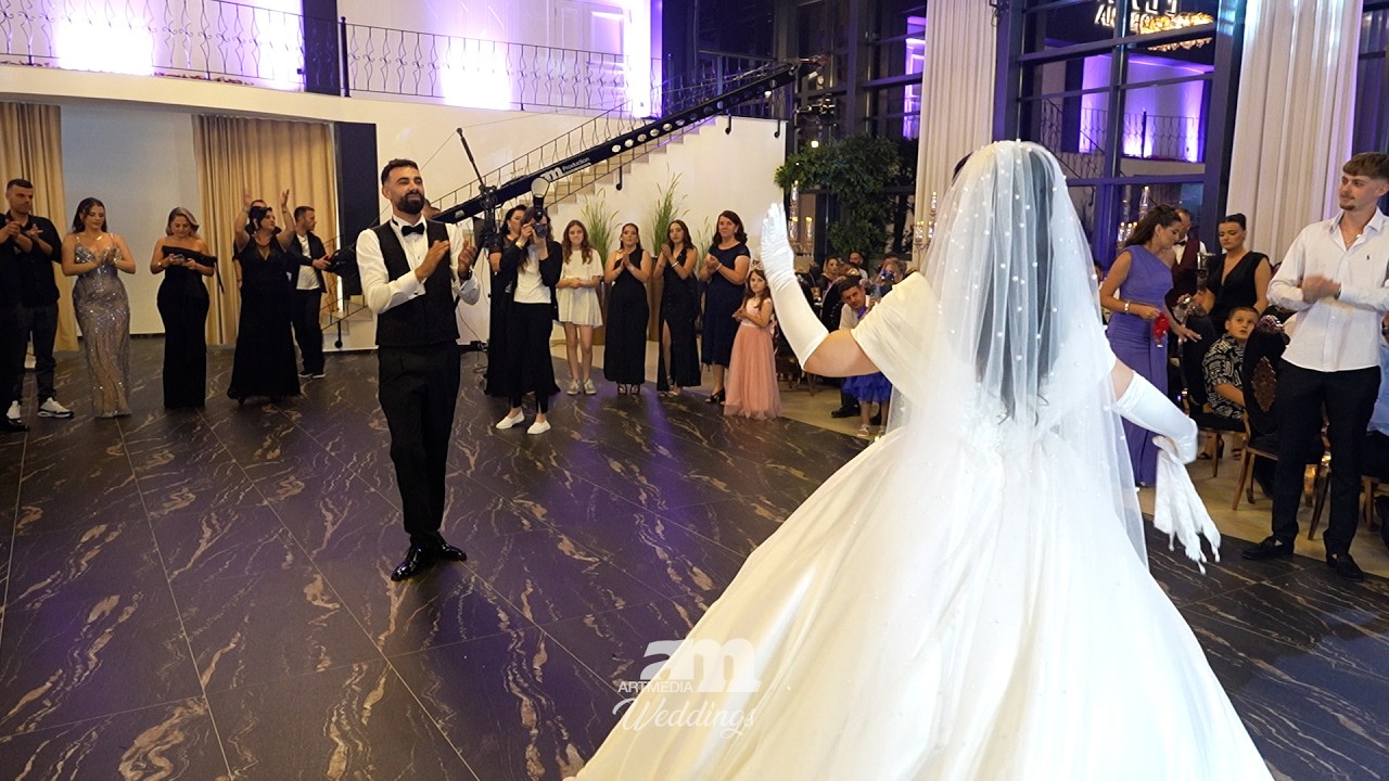 Atmosfera madheshtore e familjes Maxhuni | Meriton & Almedina | ARTMedia Weddings /Alban Feka