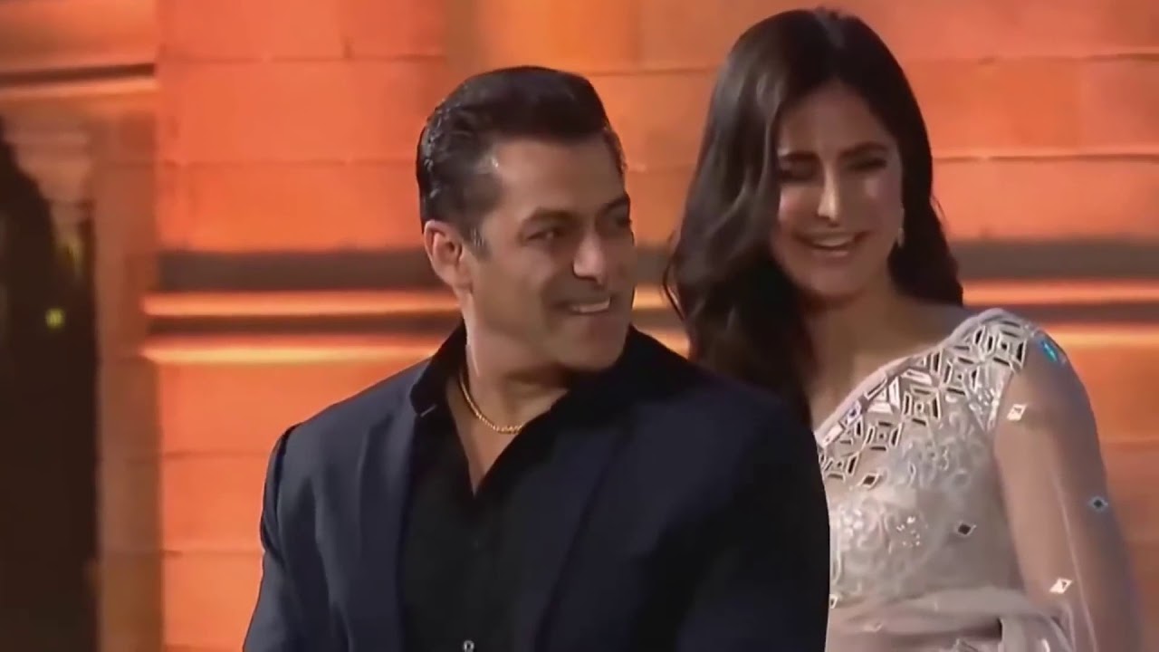 Salman Khan Funny Moment with Katrina Kaif on award show