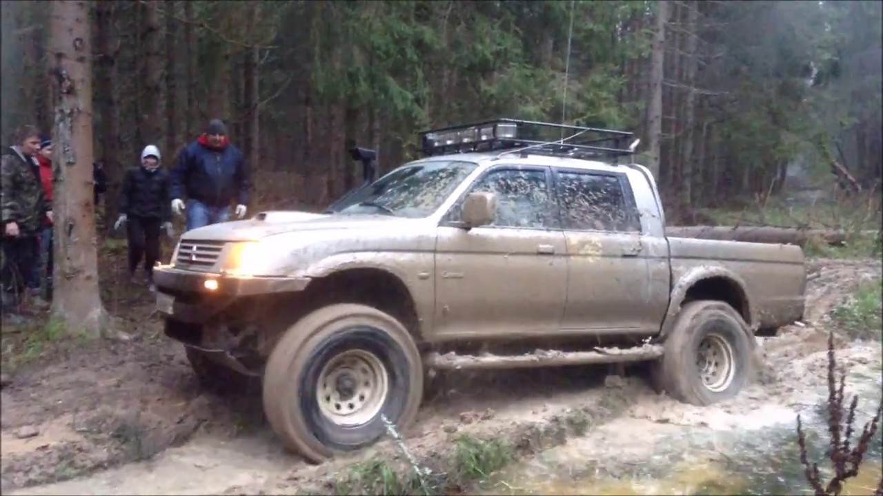 Mitsubishi L200 и Pajero на тяжелом бездорожье