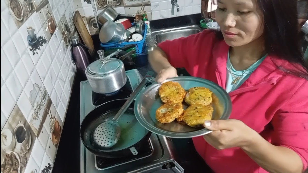 Making aalu chop for daughter😊💞