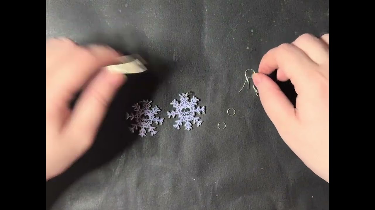 Making a quick par of Christmas / winter earrings