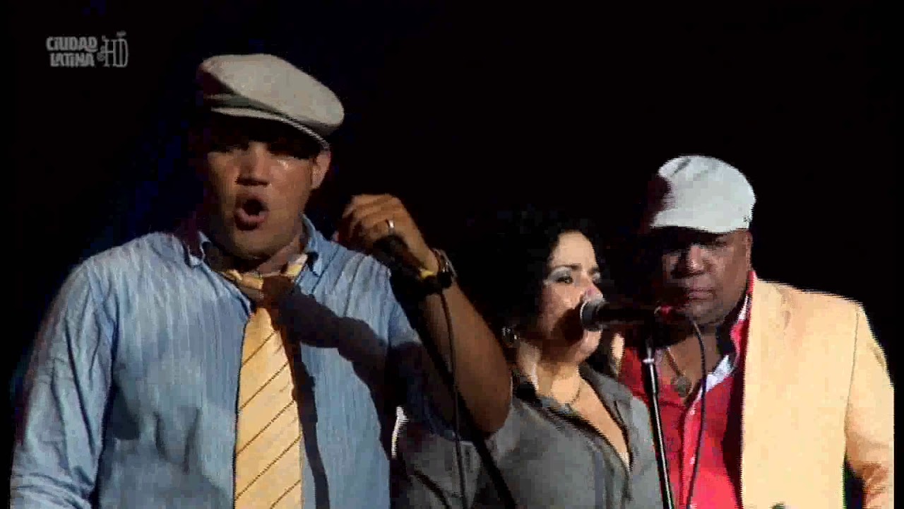 Te Pone la Cabeza Mala - Los Van Van (En Vivo)