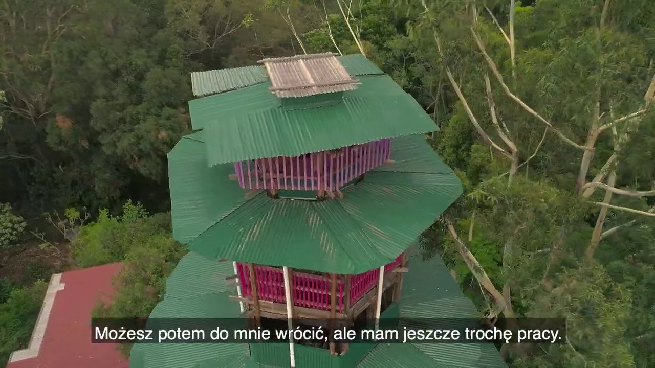 Znalazła nocleg w... tęczowej świątyni [Kamperem przez świat]