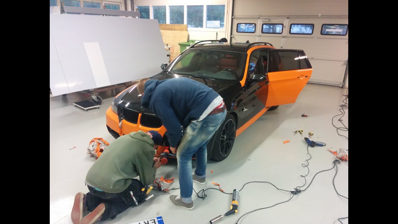 Strip it off! BMW unwrap