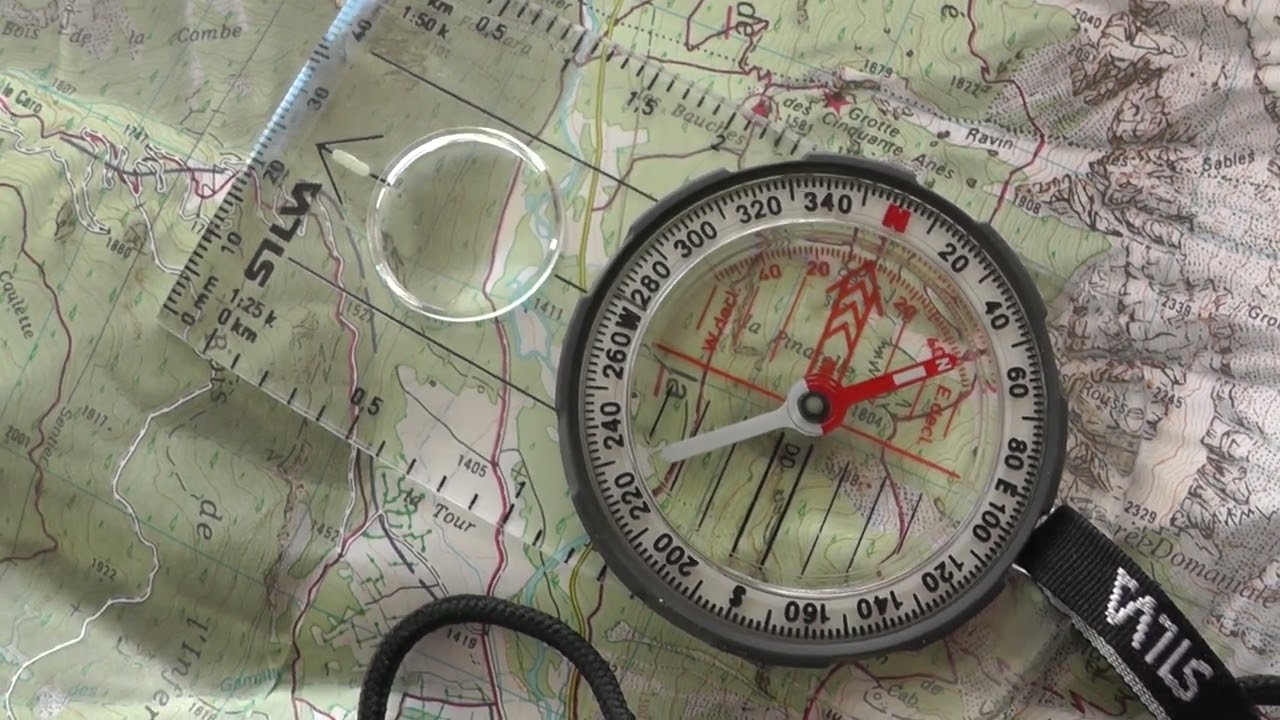 Orienter la carte au nord avec une boussole