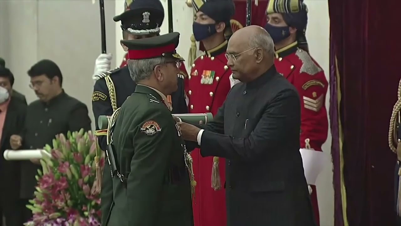 President Kovind presents Param Vishisht Seva Medal to Lt. General Ravendra Pal Singh, AVSM, VSM