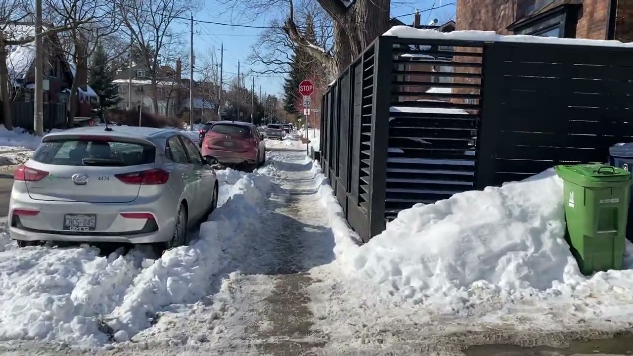 Winter Walk to Wychwood Open Door! #toronto 