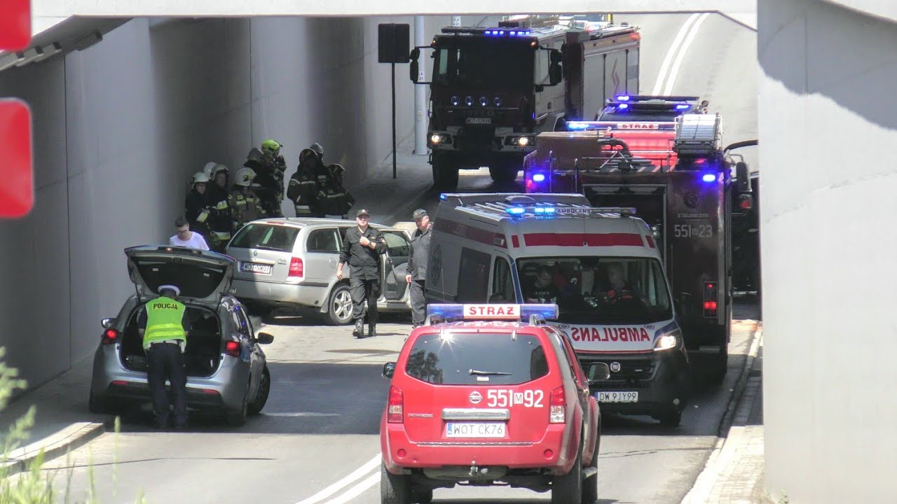 [TRĄBY] Alarmowo 4 zastępy Straży Pożarnej i 2 karetki do wypadku w tunelu ul. Żeromskiego w Otwocku