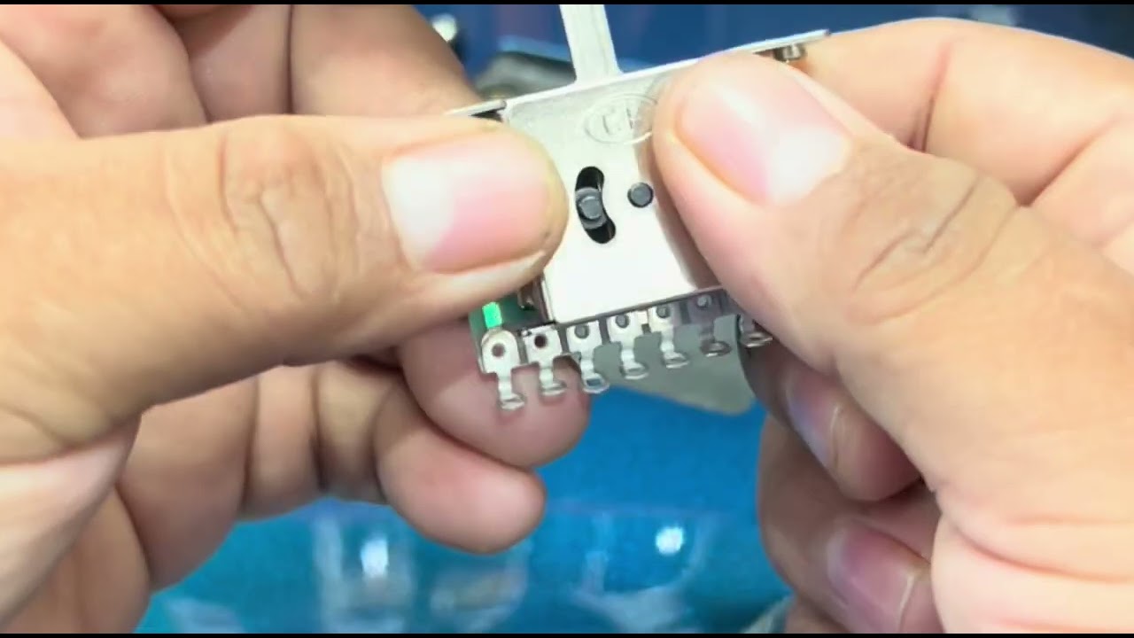 Limpieza, reparación y mantenimiento de guitarra eléctrica Ibanez Gio.