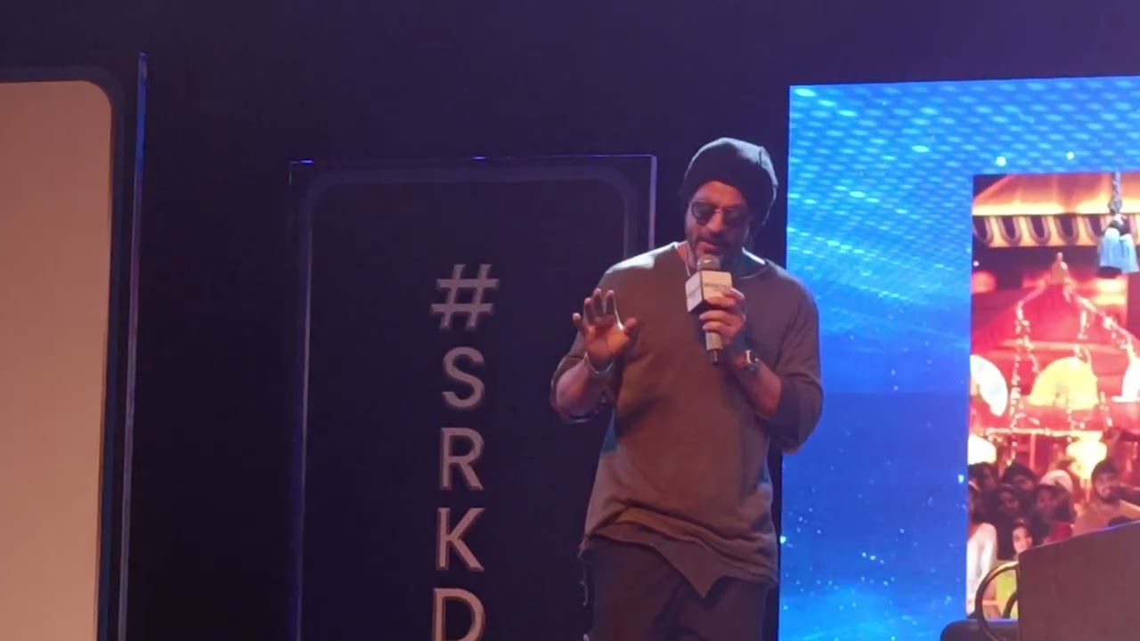 Srk birthday at bandra ... #followme  ❤️@SRKMUSIC #srkfan #srkbirthday #srk #growth #entertainment 