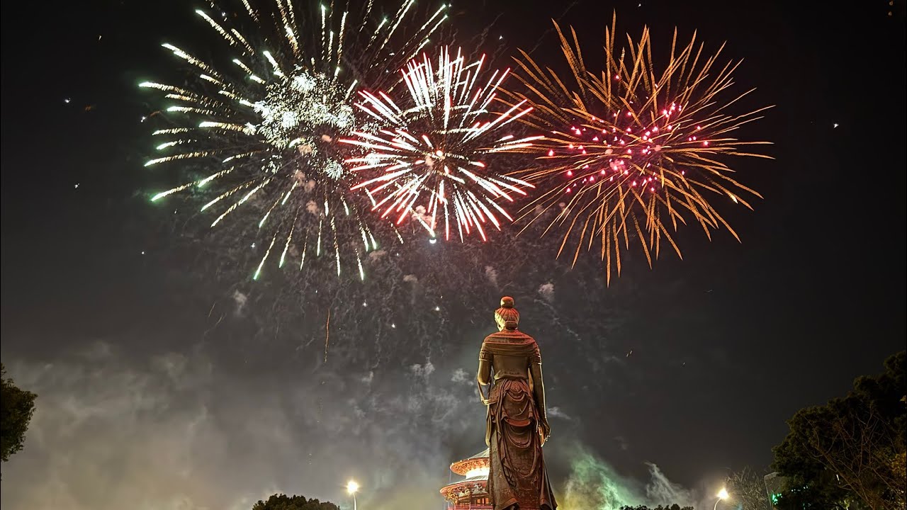 这场烟花秀确实为假期画上了一个绚烂的句号