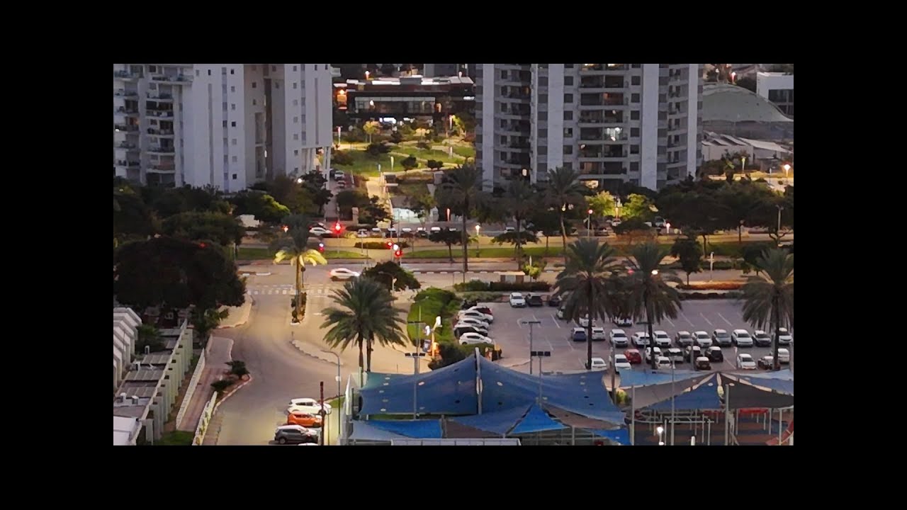 הרצליה בלילה