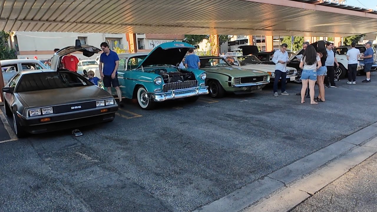 Bob's Big Boy Cruise Night with Classics, Muscle Cars, and Hot Rods in Burbank California