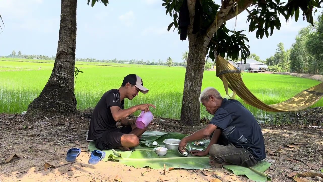 Xuôi Dòng Hồng Dân Qua Anh Chờ. 