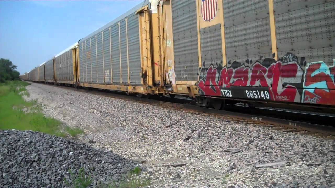 UP 8543 leads Autoracks at Bucklin, Mo.