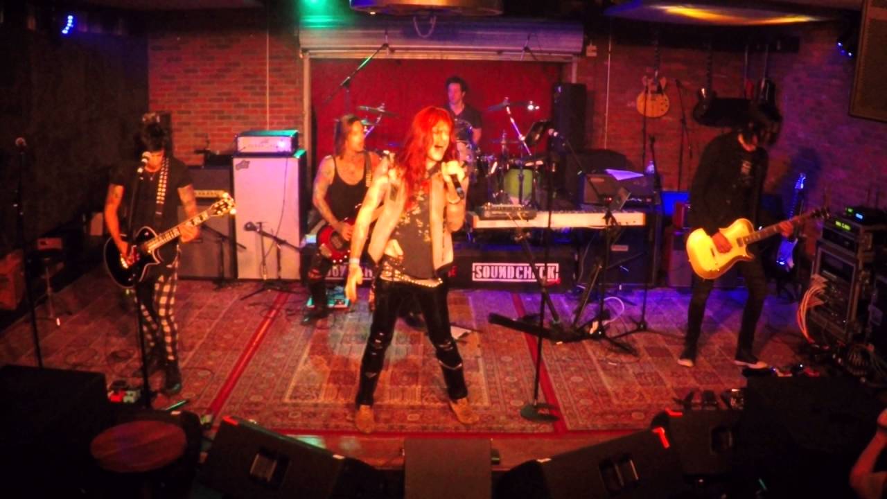 Guns n' Roses - Mr. Brownstone (Cover) - Colby Veil @ Soundcheck Live