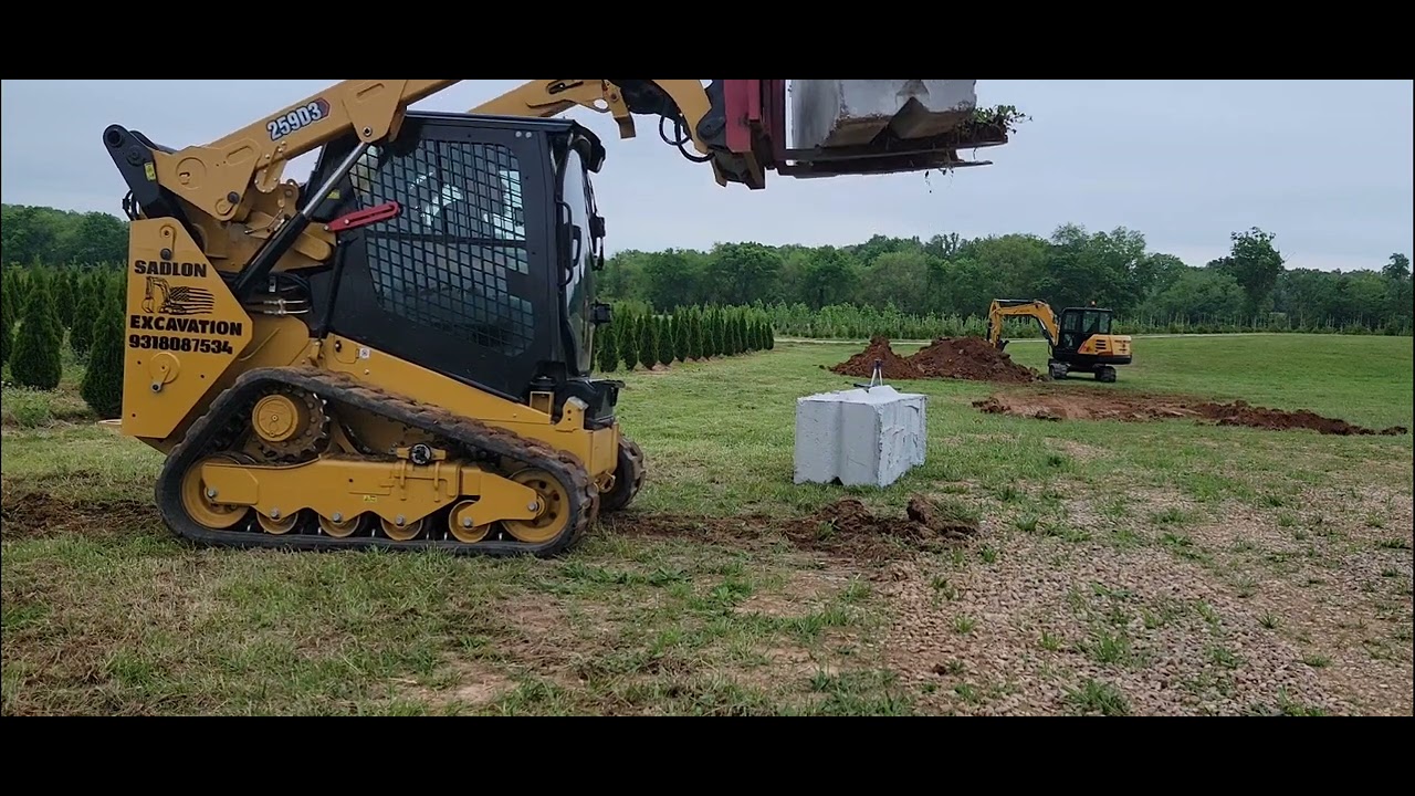 CAT 259d3 lifting 4000# bin block