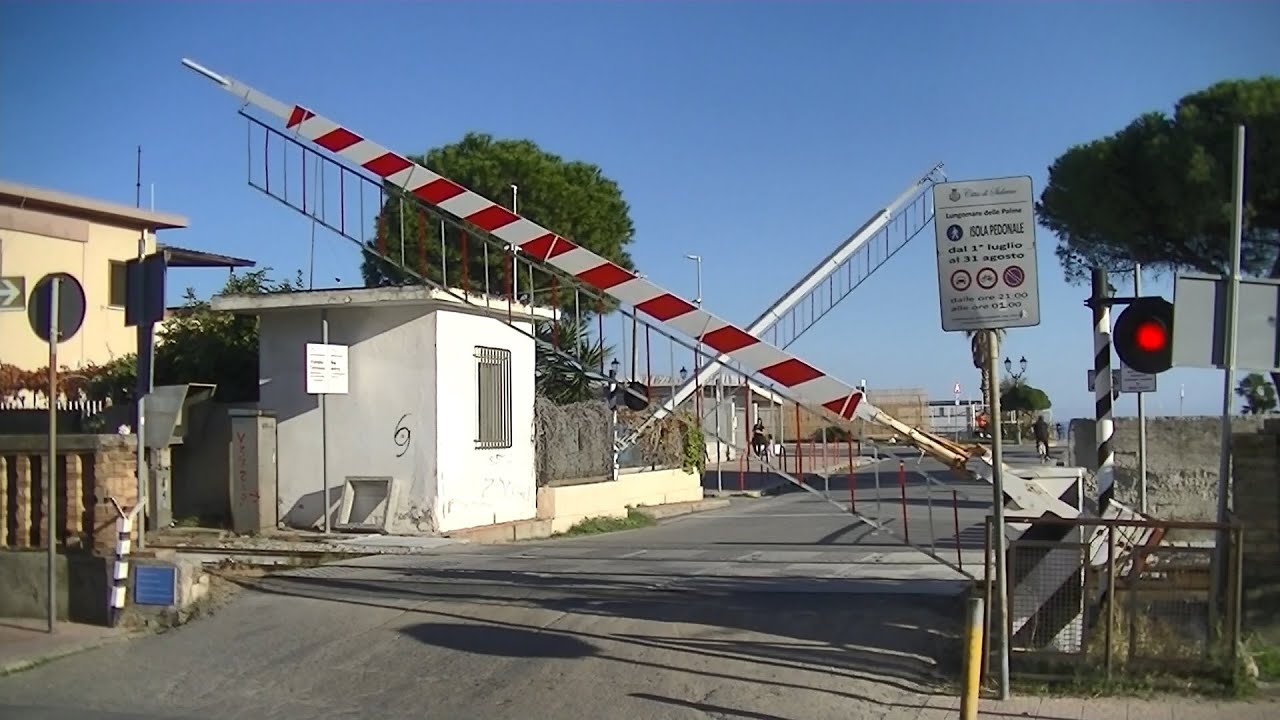 Spoorwegovergang Siderno (I) // Railroad crossing // Passaggio a livello