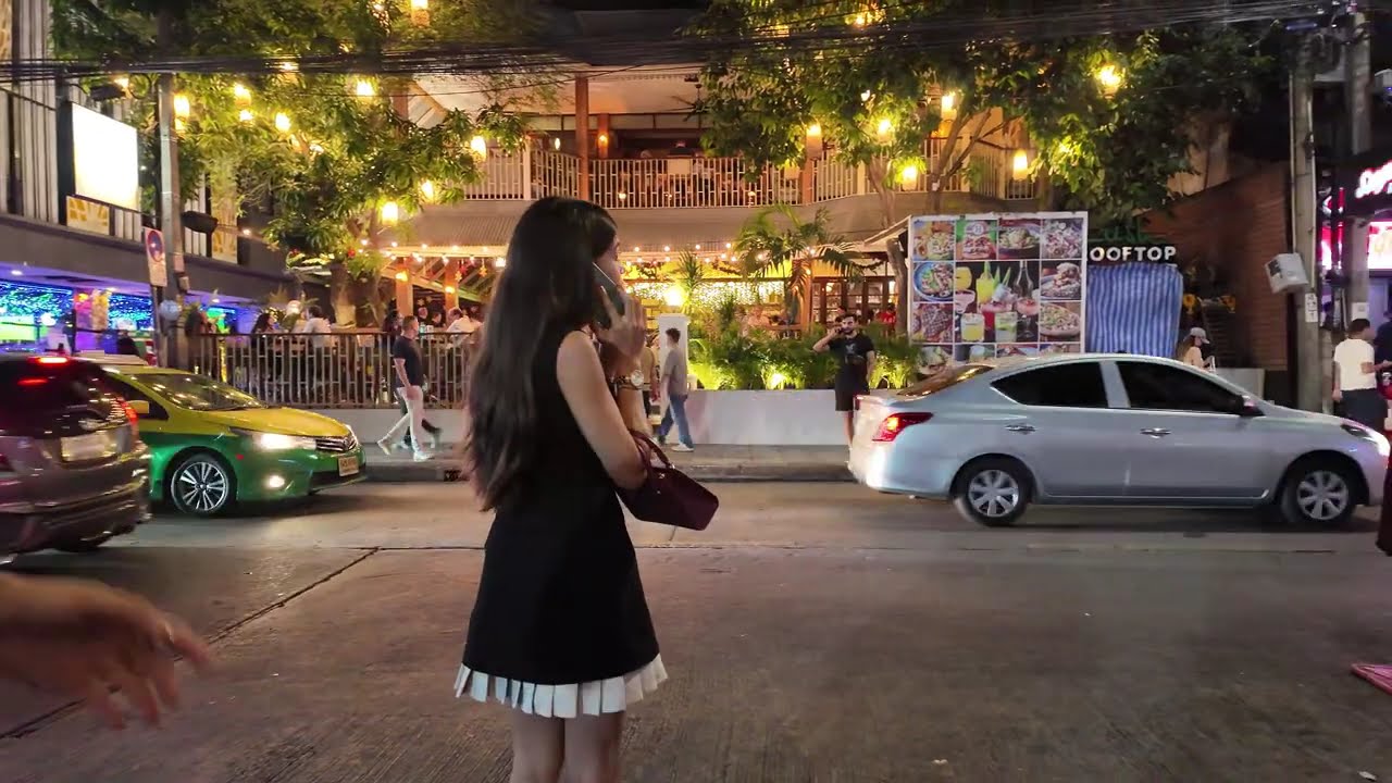 🌙 SUKHUMVIT ROAD • SOI 11 AREA TONIGHT | BANGKOK NIGHTLIFE 2025