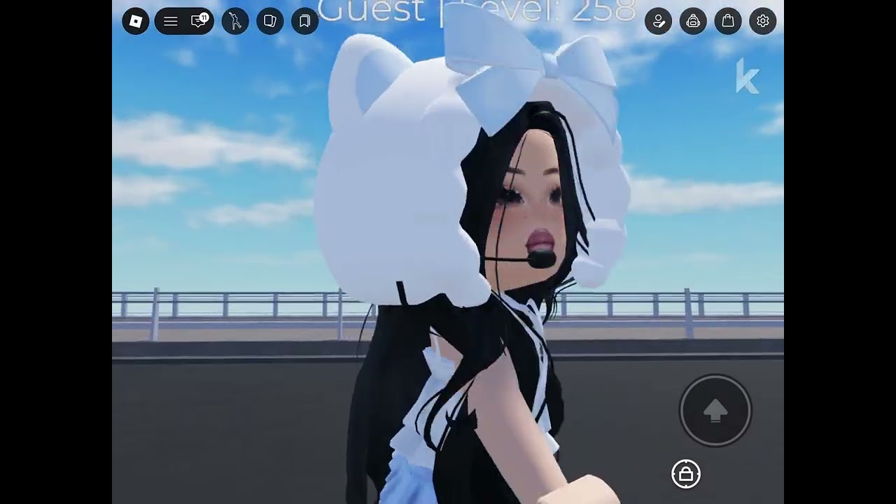 Magnetic Illit dance cover on Roblox